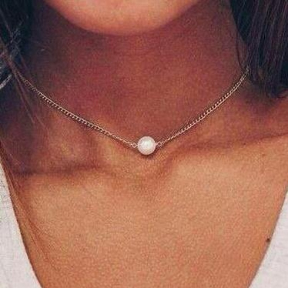 Single pearl necklace